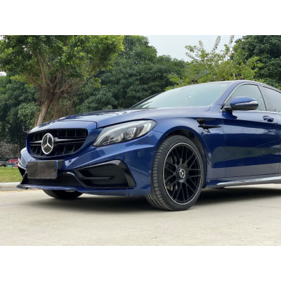 Aletas delanteras Mercedes Clase C W205 look 63 Black Edition