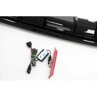 Difusor trasero para VW Golf 8 MK8 Negro Brillo con Luz de Freno Led