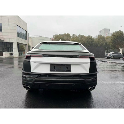 Kit de carrocería Lamborghini Urus 2018-2022 Conversión a diseño 2023 con Fibra de Carbono