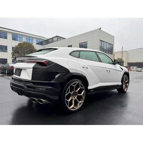 Kit de carrocería Lamborghini Urus 2018-2022 Conversión a diseño 2023 con Fibra de Carbono