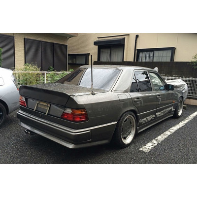 Taloneras Mercedes Clase E W124 1985-1996 look AMG