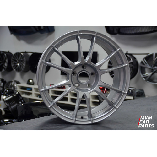 Juego de 4 Llantas 18 Tipo OZ Ultraligera Ultralight Silver Plata VW059