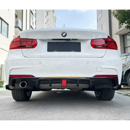 Difusor Trasero BMW Serie 3 F30 F31 con Luz de Freno LED y Doble Salida Izquierda