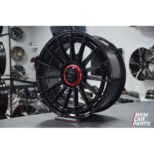 Juego de 4 Llantas 18 Aero Black Red Cap VW067 Look OZ Superturismo
